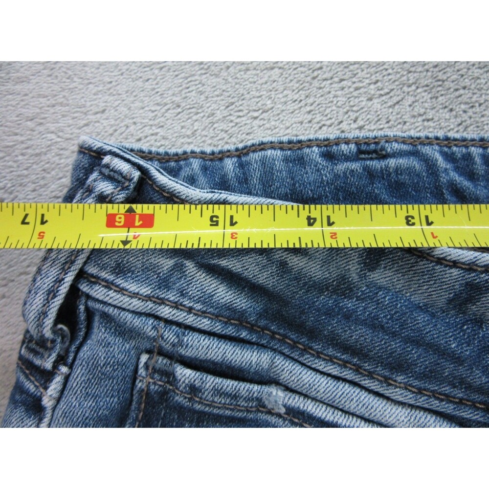 Silver Jeans Women's Size 16W x23 Suki Capri Medium Wash Blue Distressed - Picture 3 of 13